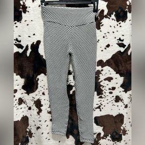 TikTok “butt-scrunch” leggings